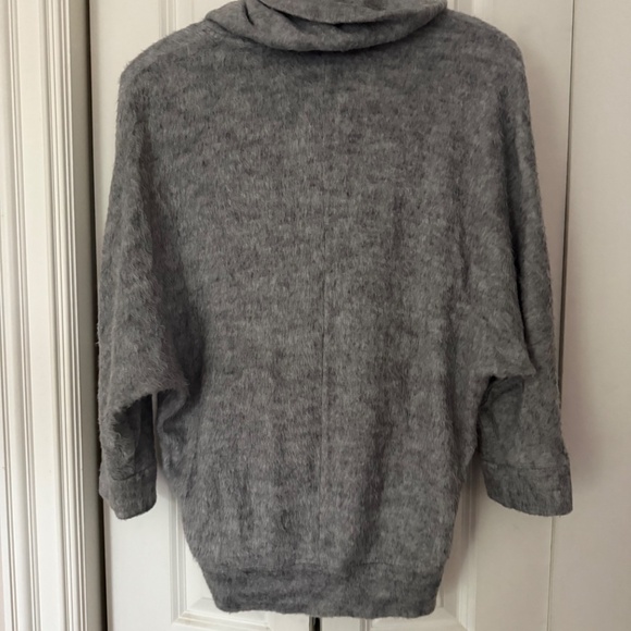 L'Agence Cowl Neck Pullover Top Size 1 - Picture 6 of 6